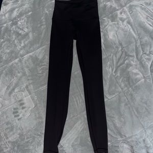 womens black Lululemon Wunder Train HR right 28”